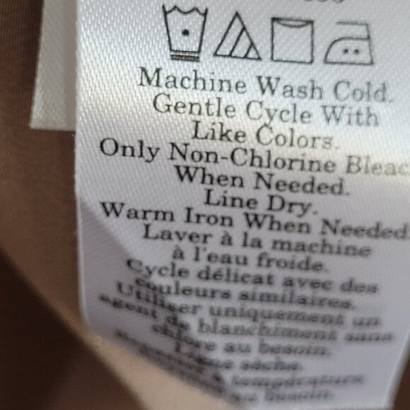 Everlane The Boxy Shirt in Washable Silk - Picture 15 of 16